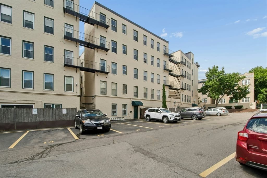 Condominium at 1423 Commonwealth # 503, Boston MA 02135, photo 14 of 15