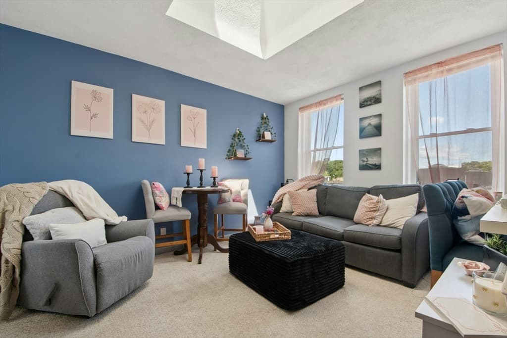 Condominium at 1423 Commonwealth # 503, Boston MA 02135, photo 4 of 15