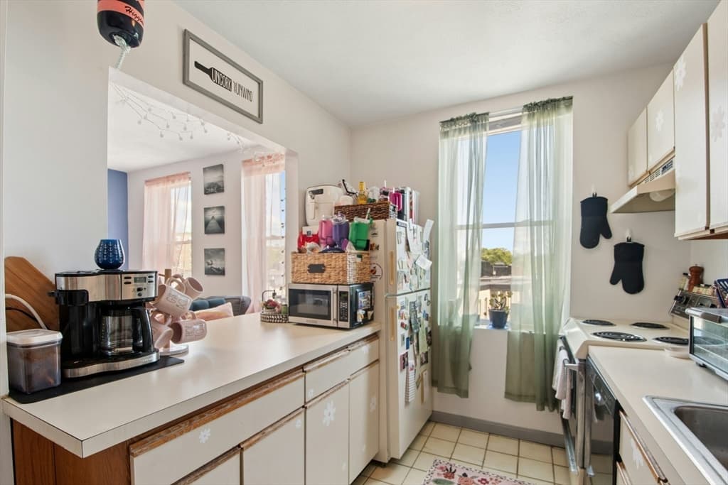 Condominium at 1423 Commonwealth # 503, Boston MA 02135, photo 8 of 15