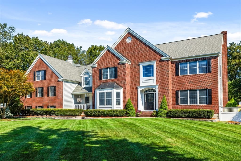 14 Morning Glory Circle, Westford MA 01886