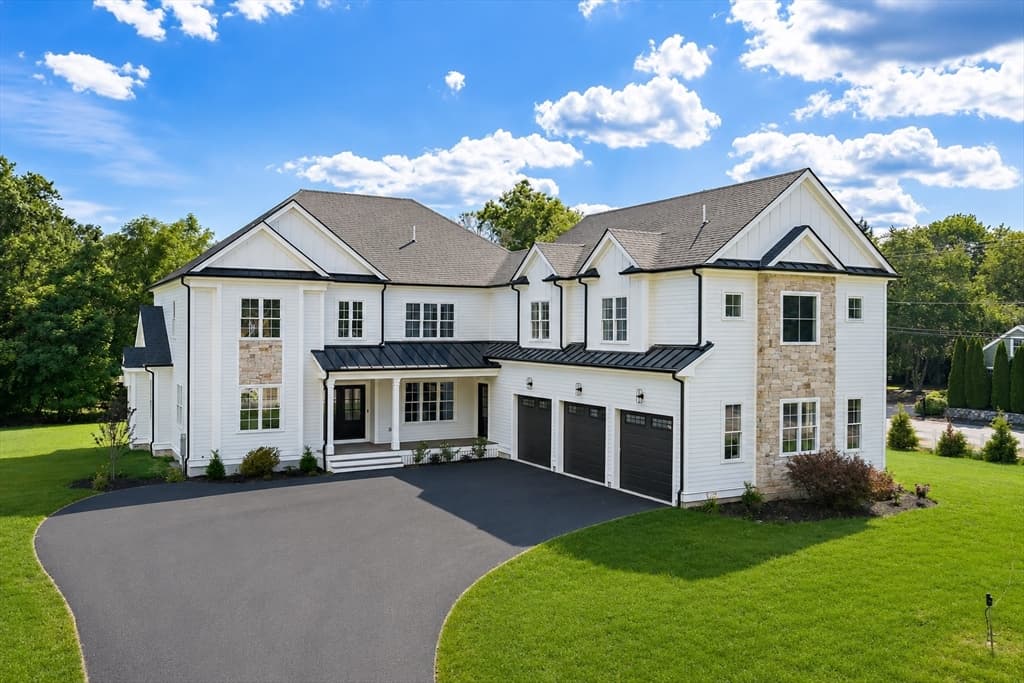 9 Cervelli Farm Dr, Hanover MA 02339