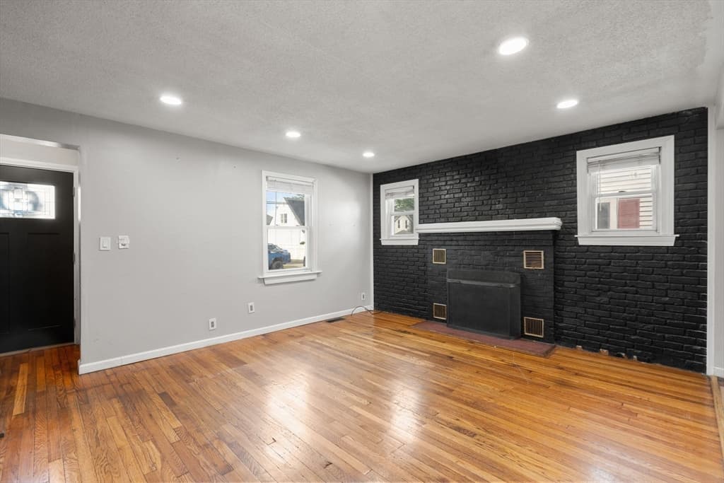 Single Family Residence at 35 Merrimac Ave, Springfield MA 01104, Springfield, photo 8 of 23