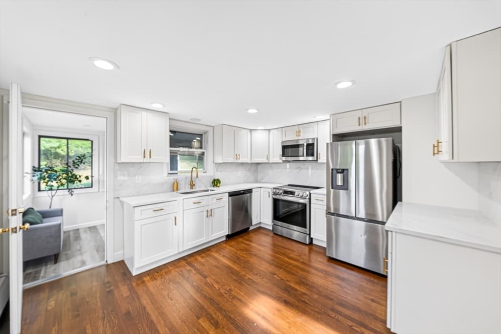 268 Lexington St, Woburn MA 01801 photo 7