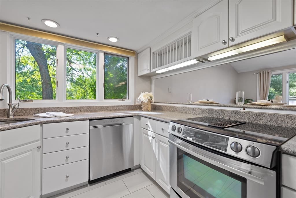 20 Mill Pond # 20, North Andover MA 01845 photo 7