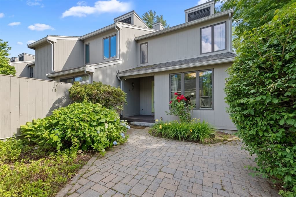 20 Mill Pond # 20, North Andover MA 01845