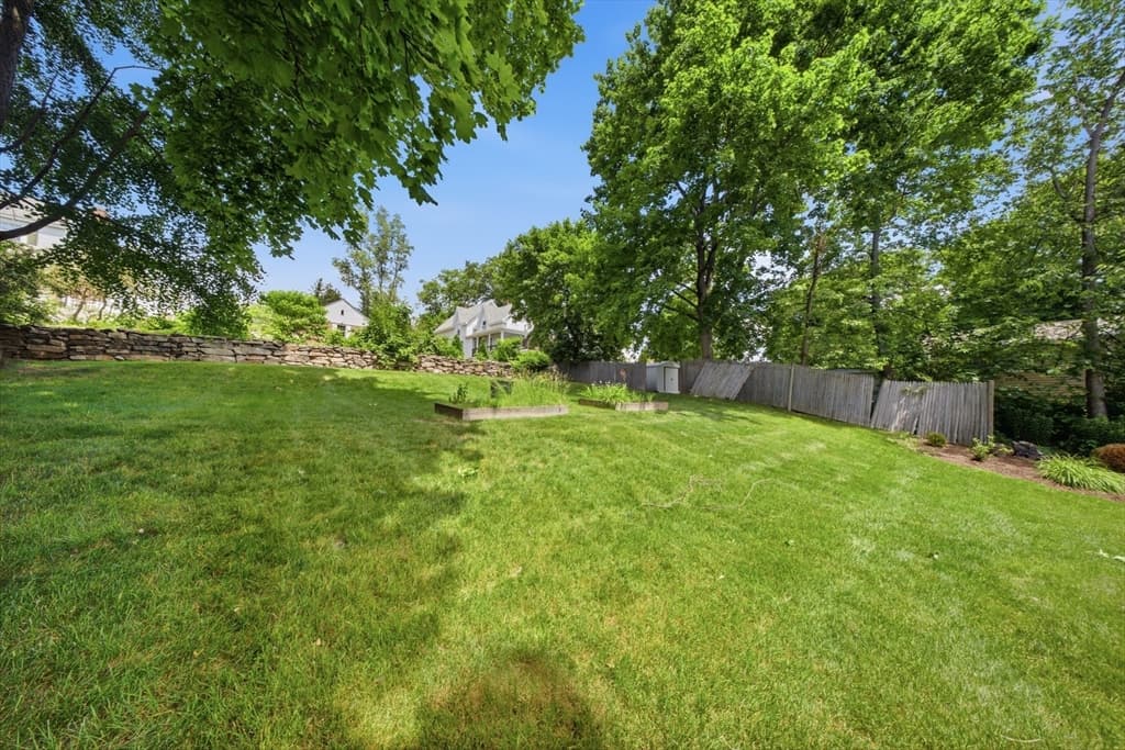 Single Family Residence at 494 Laurel St, Manchester NH 03103, Manchester, photo 6 of 41