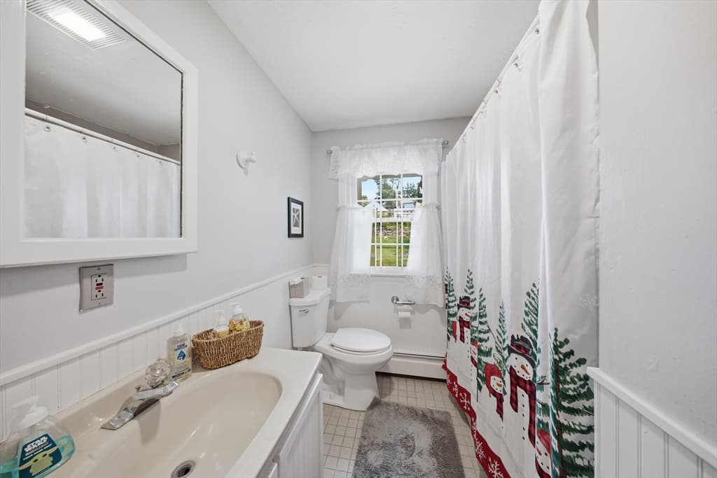 Single Family Residence at 494 Laurel St, Manchester NH 03103, Manchester, photo 21 of 41
