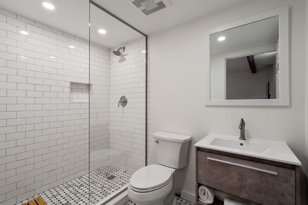 Condominium at 558 Commercial St # A, Provincetown MA 02657, Provincetown, photo 26 of 28