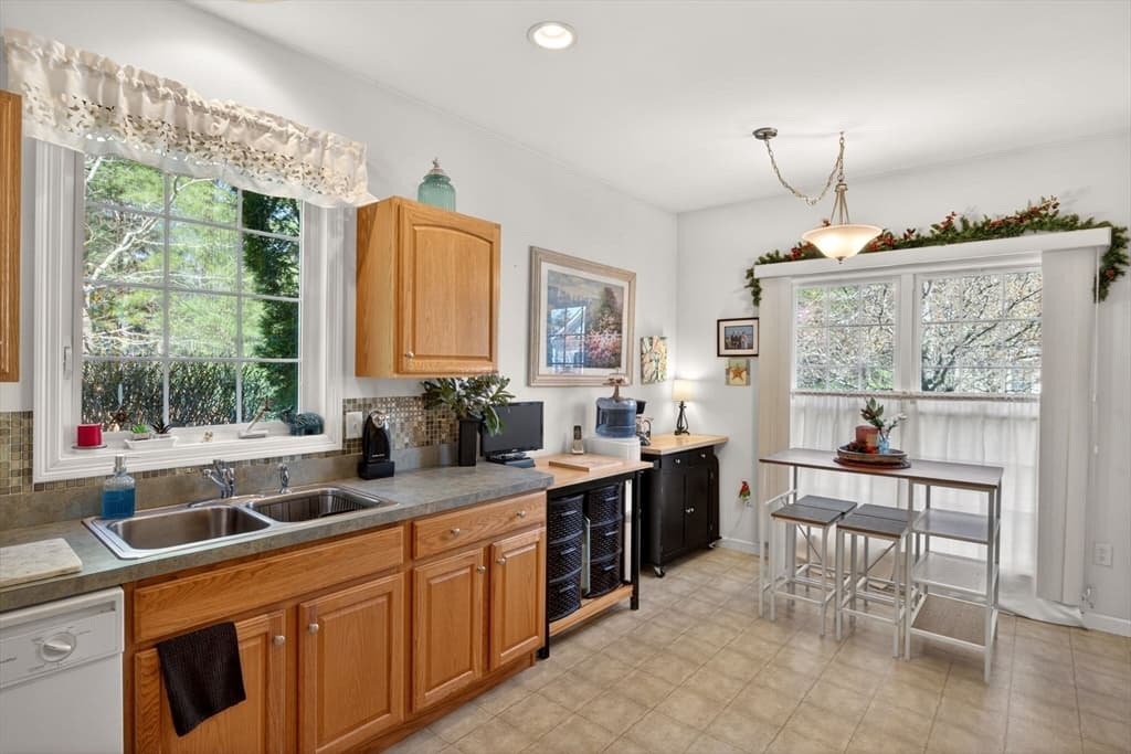 Single Family Residence at 7 Madison Reach, Plymouth MA 02360, photo 22 of 41