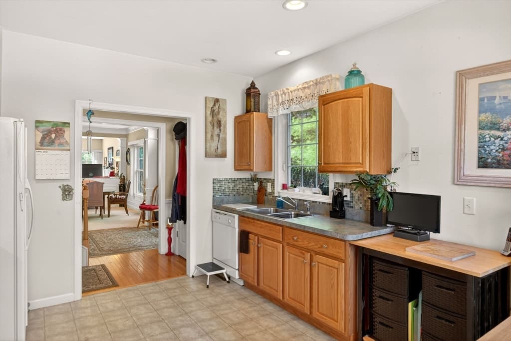 Single Family Residence at 7 Madison Reach, Plymouth MA 02360, photo 20 of 41
