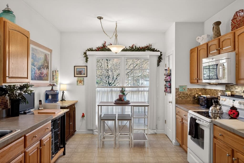 Single Family Residence at 7 Madison Reach, Plymouth MA 02360, photo 19 of 41