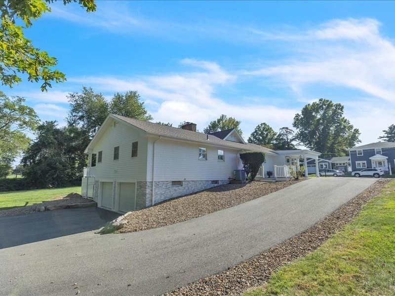 6 Strathmore Rd, Dartmouth MA 02747 photo 2