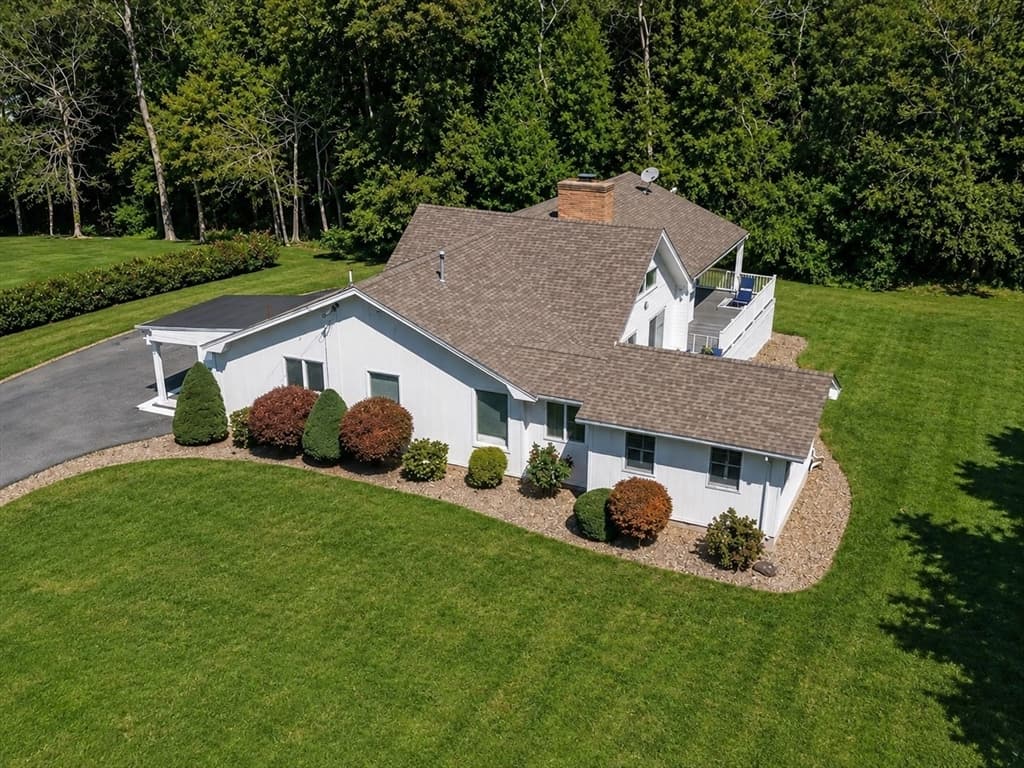 6 Strathmore Rd, Dartmouth MA 02747