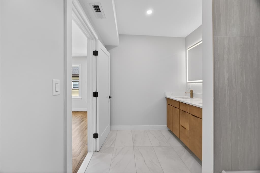 Condominium at 21 Hutchinson Street # B, Winthrop MA 02152, Winthrop, photo 24 of 32