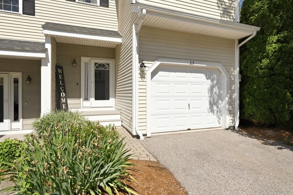 Condominium at 23 Azalea Ln # 23, Grafton MA 01519, Grafton, photo 2 of 41