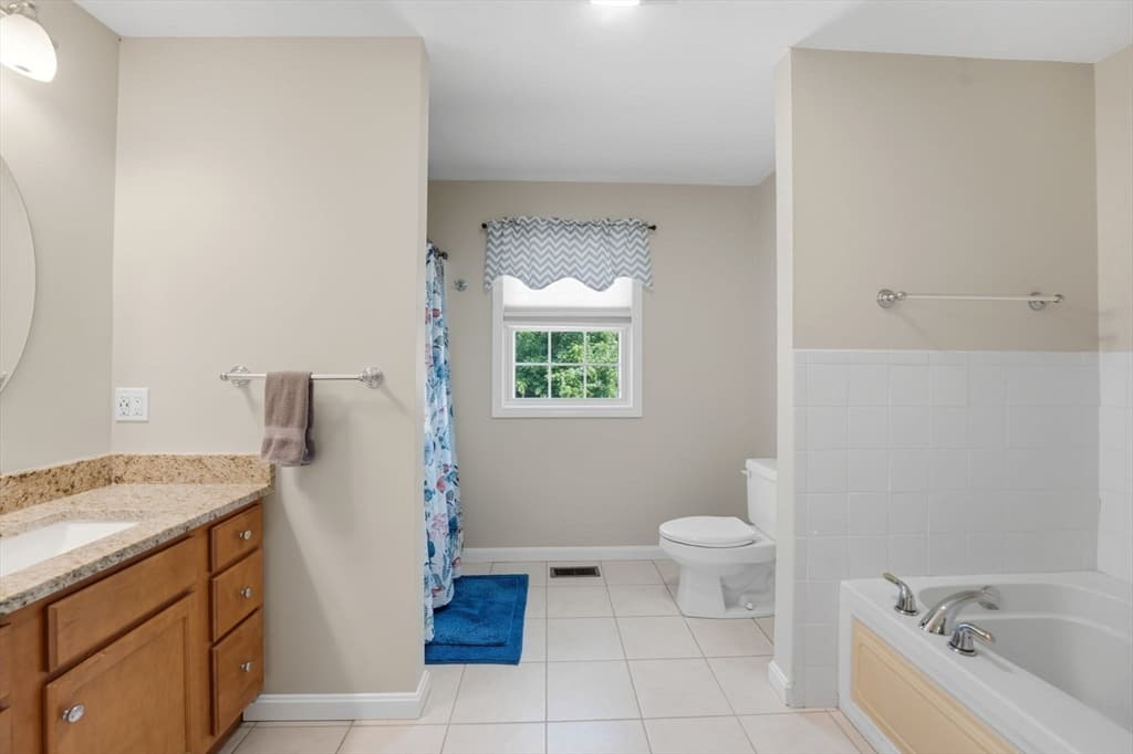 Condominium at 23 Azalea Ln # 23, Grafton MA 01519, Grafton, photo 37 of 41