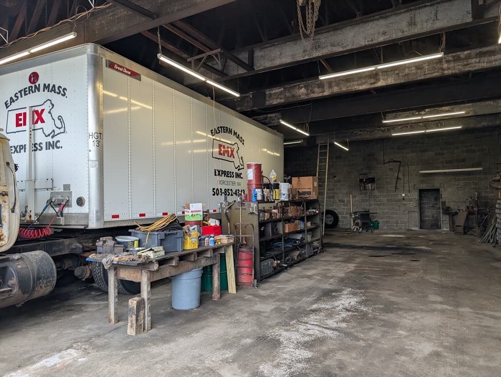 142 W Boylston Dr, Worcester MA 01606 photo 4
