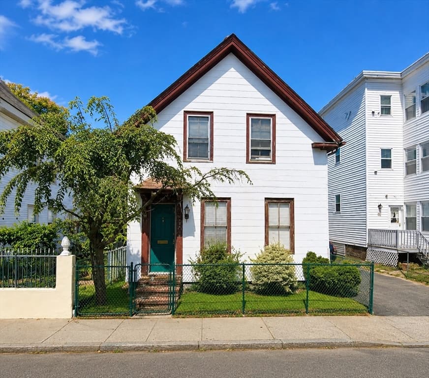 301 Salem St, Lawrence MA 01843