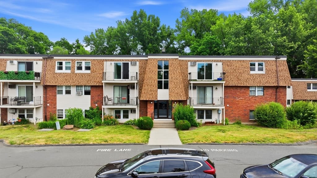 Condominium at 80 Damon Rd # 4302, Northampton MA 01060, Northampton, photo 22 of 25