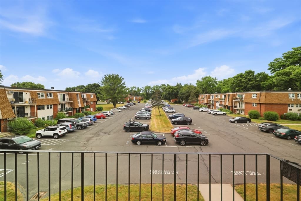 Condominium at 80 Damon Rd # 4302, Northampton MA 01060, Northampton, photo 7 of 25