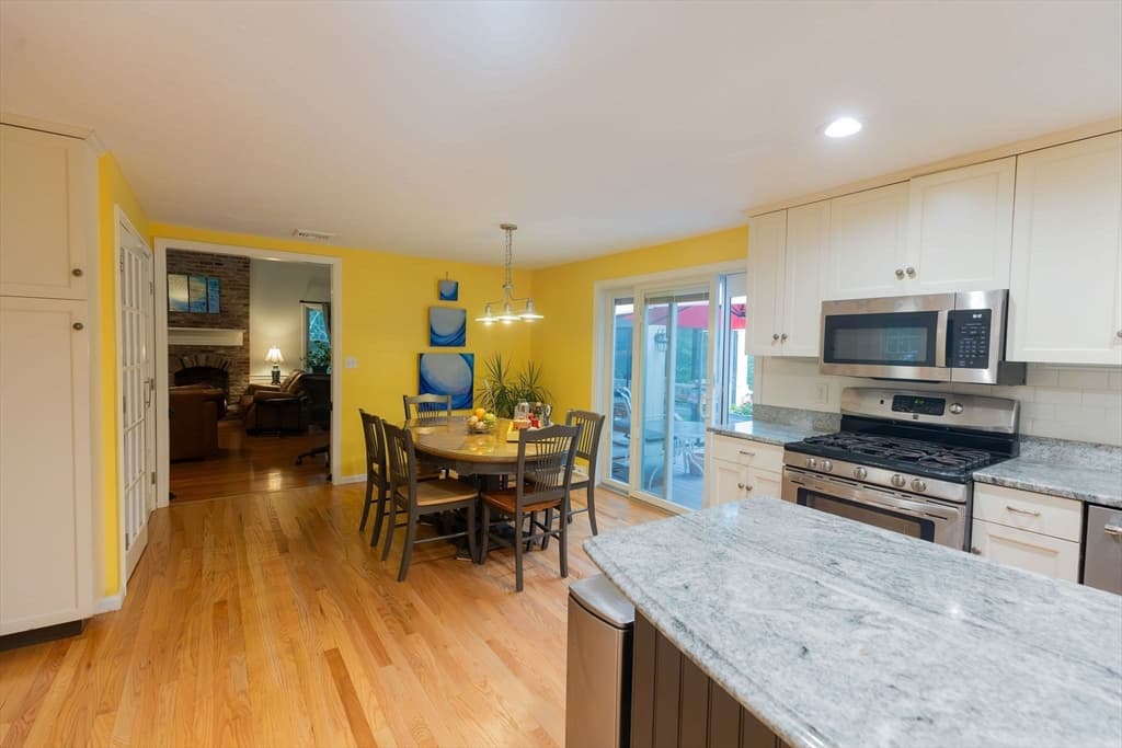 Single Family Residence at 7 Tinkers Ledge Rd, Duxbury MA 02332, Duxbury, photo 5 of 41