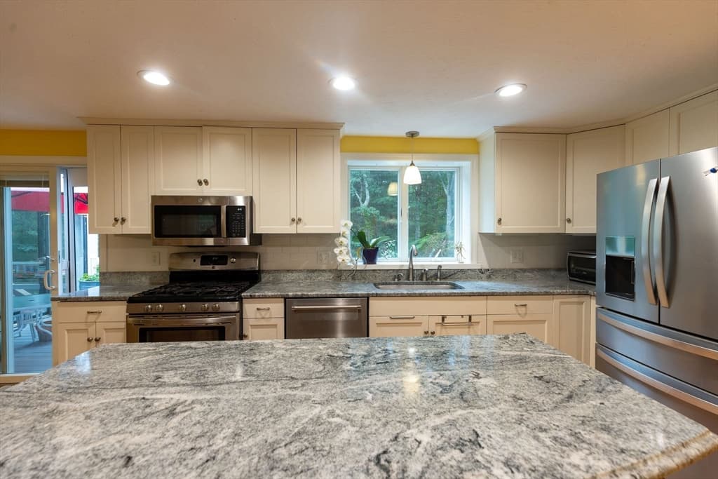 Single Family Residence at 7 Tinkers Ledge Rd, Duxbury MA 02332, Duxbury, photo 4 of 41