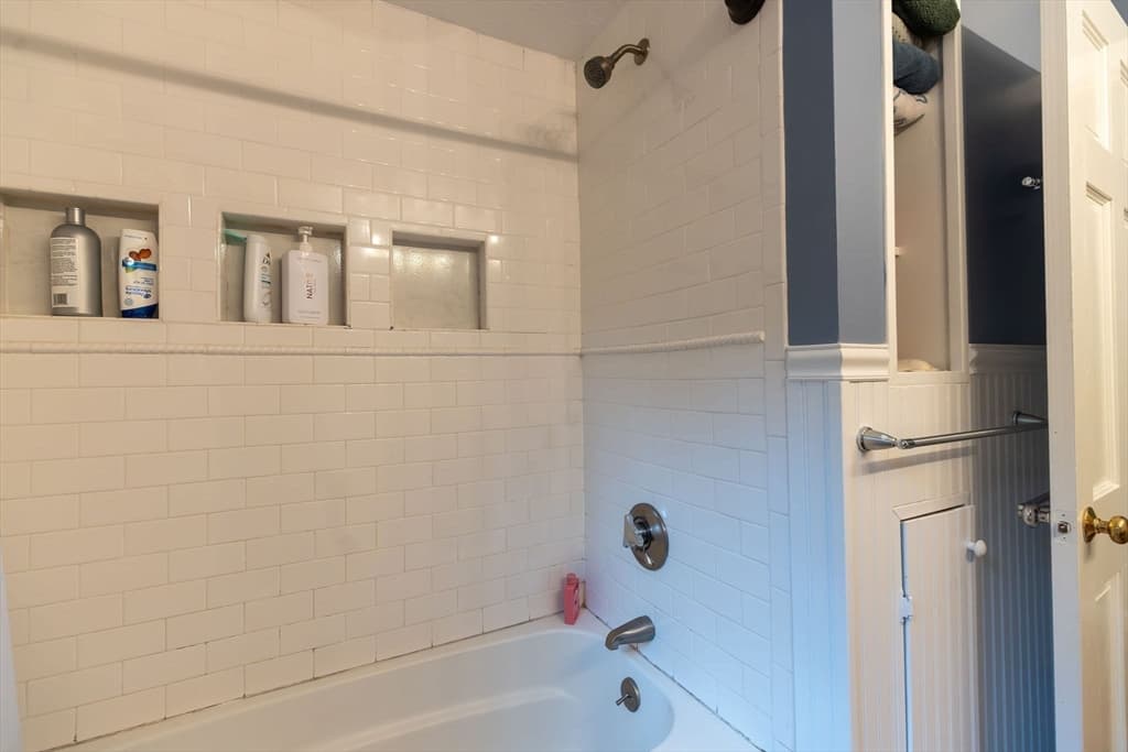Single Family Residence at 7 Tinkers Ledge Rd, Duxbury MA 02332, Duxbury, photo 21 of 41