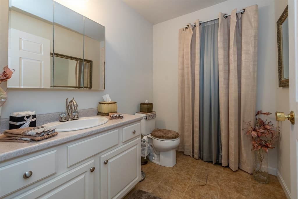5 Poe Cir, Tyngsborough MA 01879 photo 9