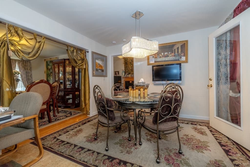 5 Poe Cir, Tyngsborough MA 01879 photo 4