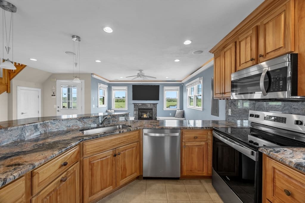 Condominium at 70 Salt Marsh Rd # A, Sandwich MA 02537, Sandwich, photo 8 of 30