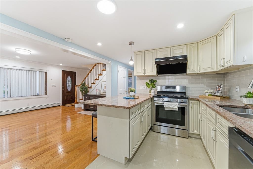 Single Family Residence at 63 Dickerman Lane, Braintree MA 02184, photo 8 of 34