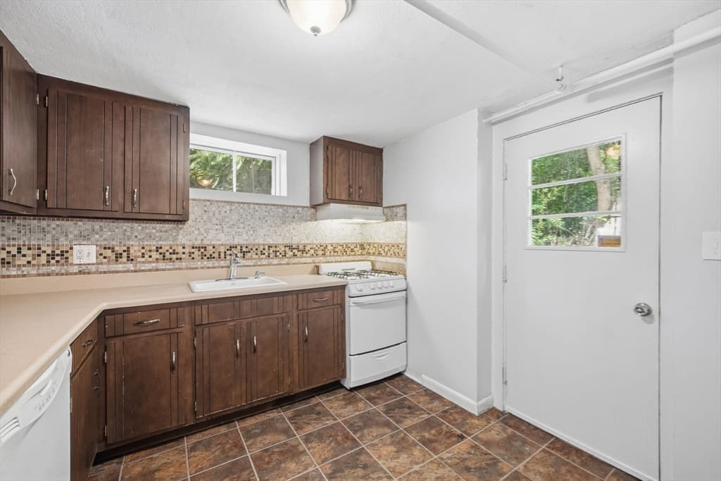 84 Oak Street, Winchester MA 01890 photo 25