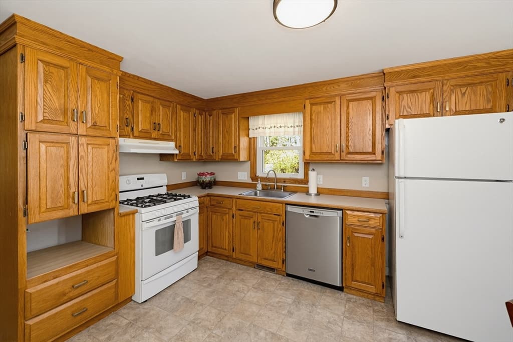 10 Tercentennial Dr, Billerica MA 01821 photo 4