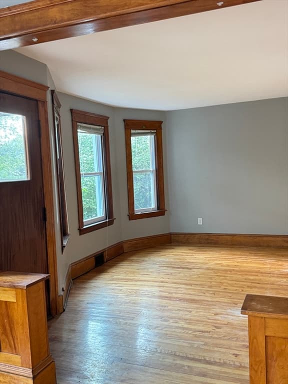35 Standish St, Worcester MA 01604 photo 3
