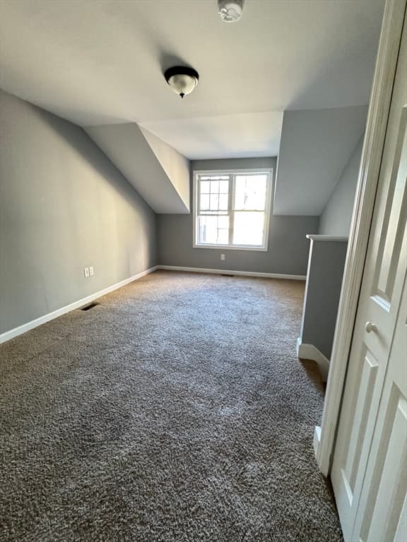 35 Standish St, Worcester MA 01604 photo 9