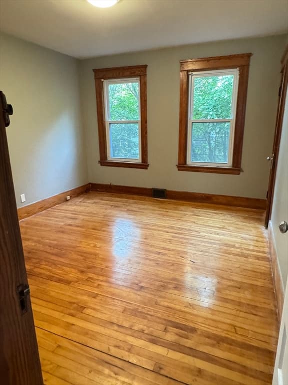 35 Standish St, Worcester MA 01604 photo 4