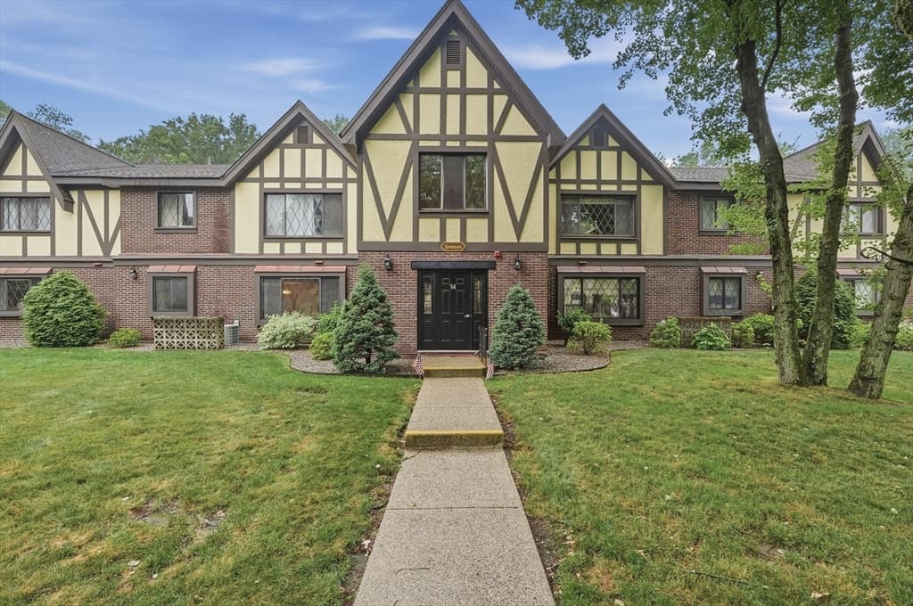 14 Royal Lake Drive # 1, Braintree MA 02184