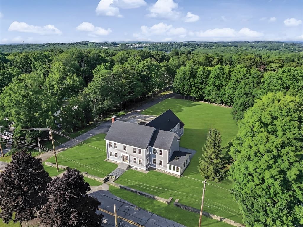 27 Ash St, Hopkinton MA 01748