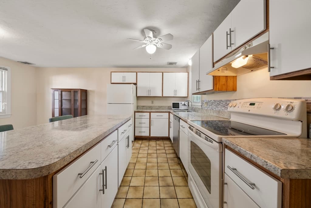 Condominium at 12 State Rd # 1B, Plymouth MA 02360, Plymouth, photo 14 of 30