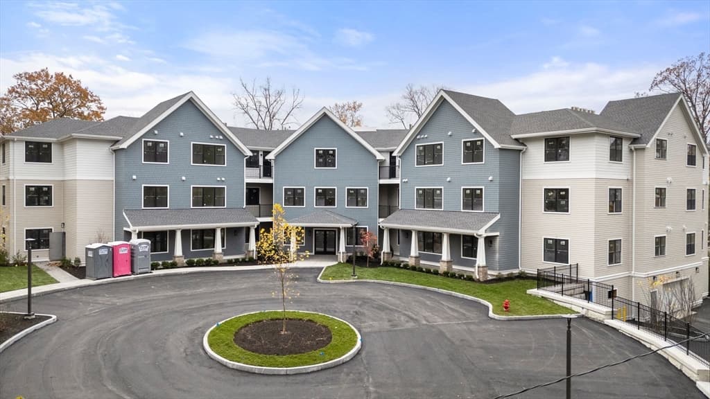 16 Stearns Rd # 304, Wellesley MA 02482