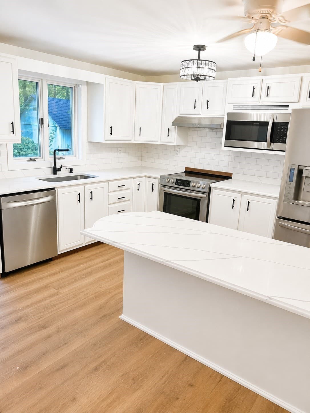 Single Family Residence at 650 Oxford St  S, Auburn MA 01501, photo 2 of 12