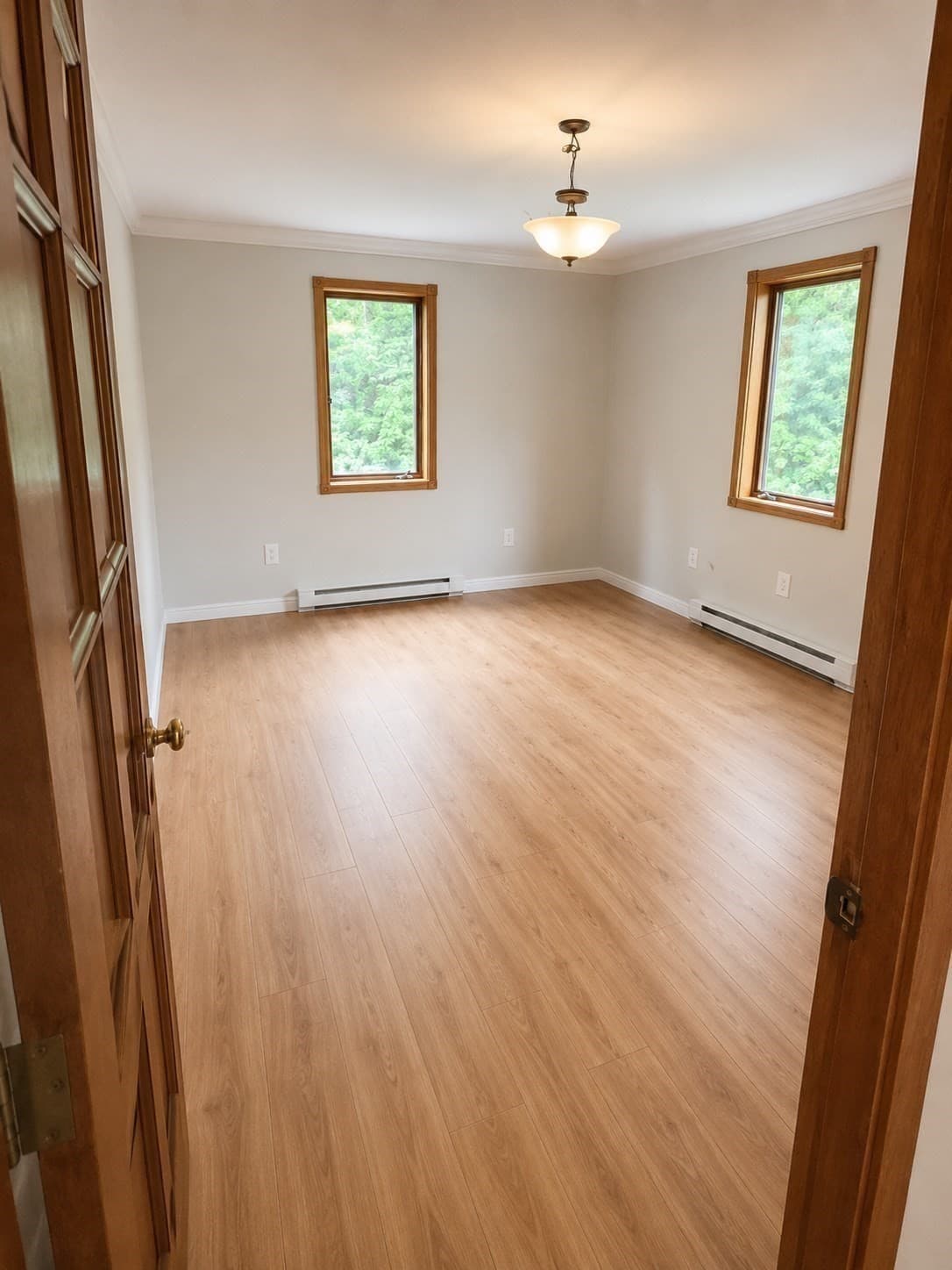 Single Family Residence at 650 Oxford St  S, Auburn MA 01501, photo 5 of 12
