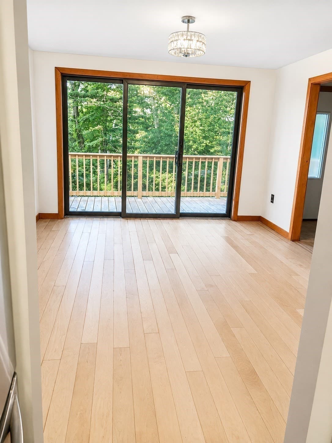 Single Family Residence at 650 Oxford St  S, Auburn MA 01501, photo 4 of 12