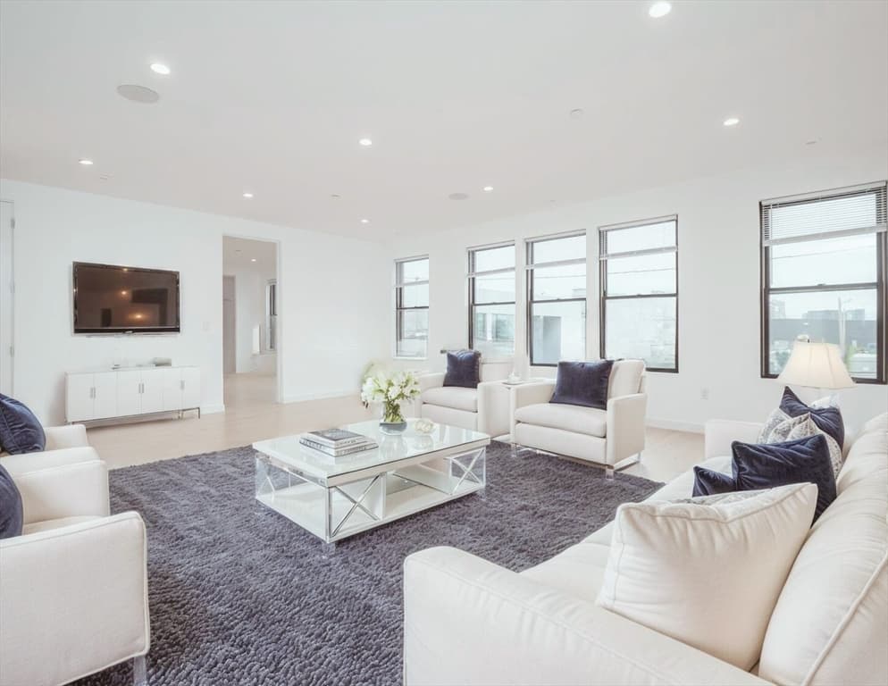 340 West 2nd Street # 9, Boston MA 02127