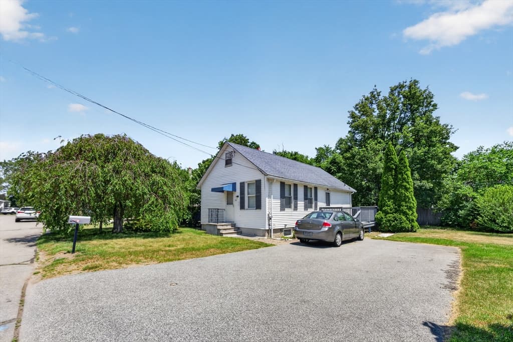 50 Lloyd Ave, Warwick RI 02889