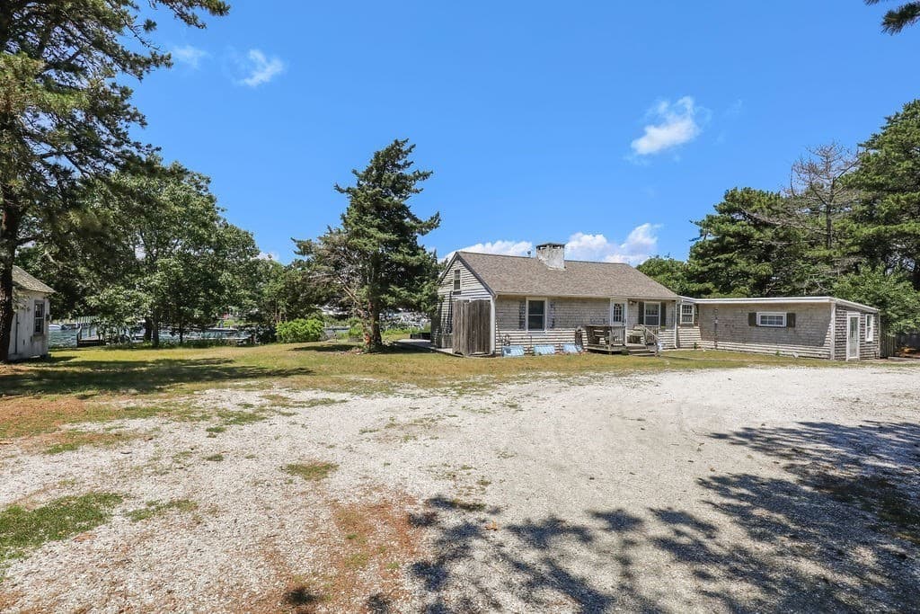 Single Family Residence at 379 Monomoscoy Rd, Mashpee MA 02649, Mashpee, photo 18 of 34