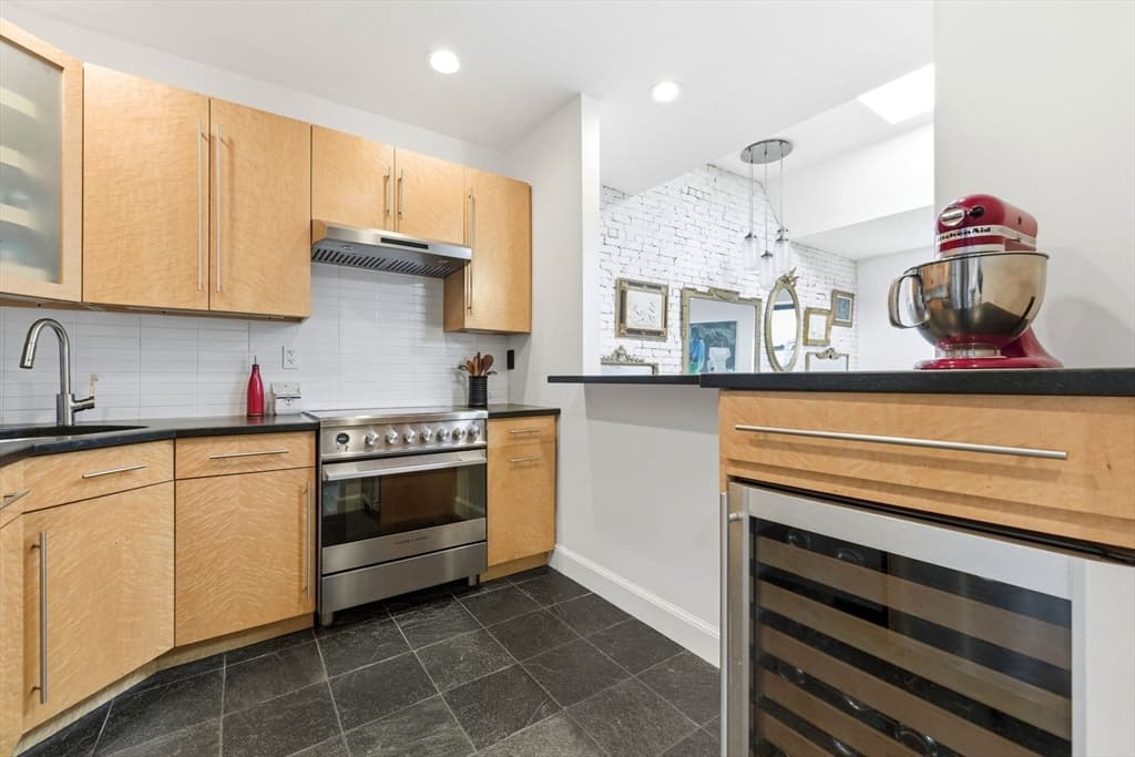 Condominium at 552 Columbus Ave Unit 6, Boston MA 02118, photo 4 of 28