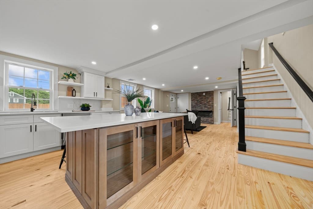 162 High St # B, Danvers MA 01923