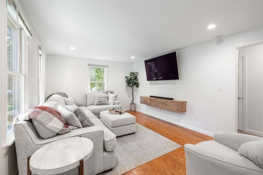 Single Family Residence at 11 Deer Hollow Rd, Sandwich MA 02644, Sandwich, photo 12 of 30