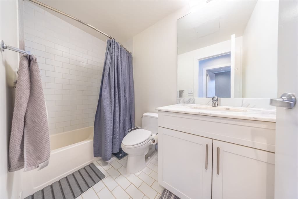 Condominium at 70 Lincoln St. # L212, Boston MA 02111, Boston, photo 16 of 28